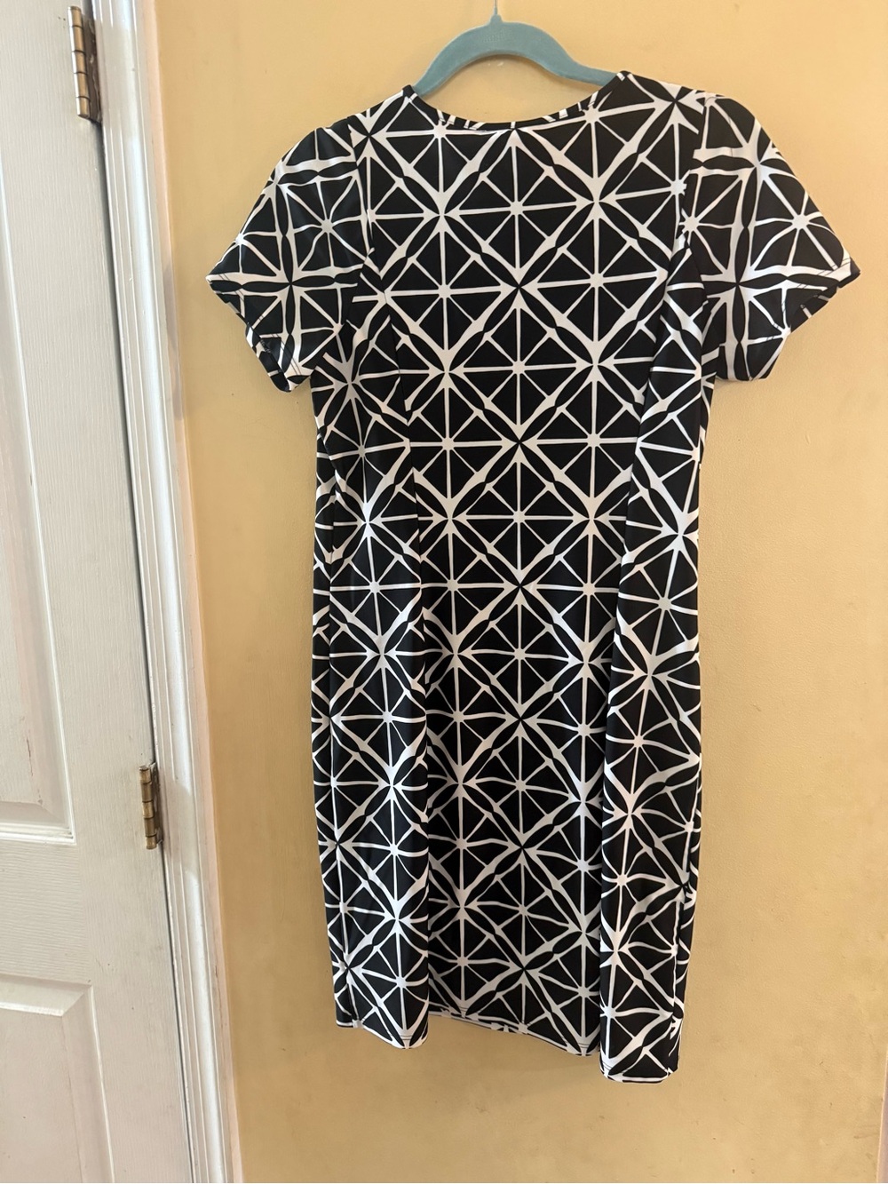 Jude Connally Women's Black & White Geometric Short Sleeve Dress, size small - Picture 4 of 4